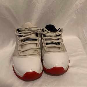 Jordan 11 Low White/Red SZ 10.5